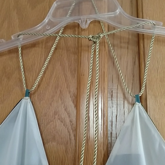 Green black and blue geometric halter top large - Picture 3 of 4